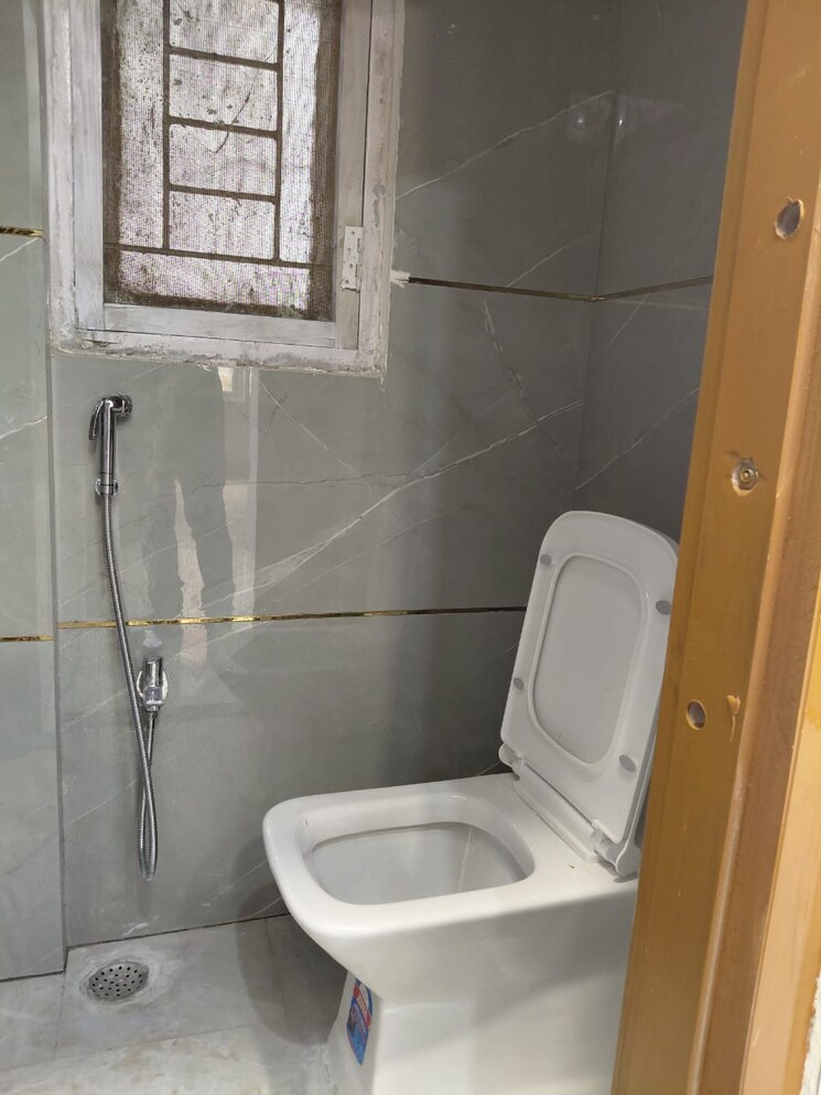 Bathroom, vasant kunj 4 Bedroom 2000 Sq.Ft. Builder Floor In Vasant Kunj Delhi 9201338