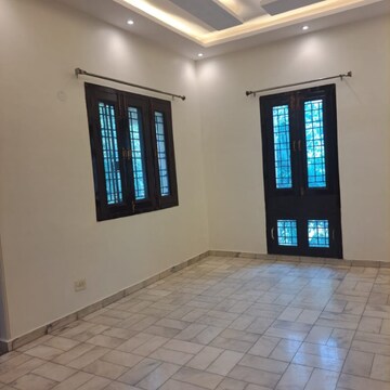 Room in 3 BHK Apartment at Jal Vayu Vihar Noida, Sector 21 – for Rent
