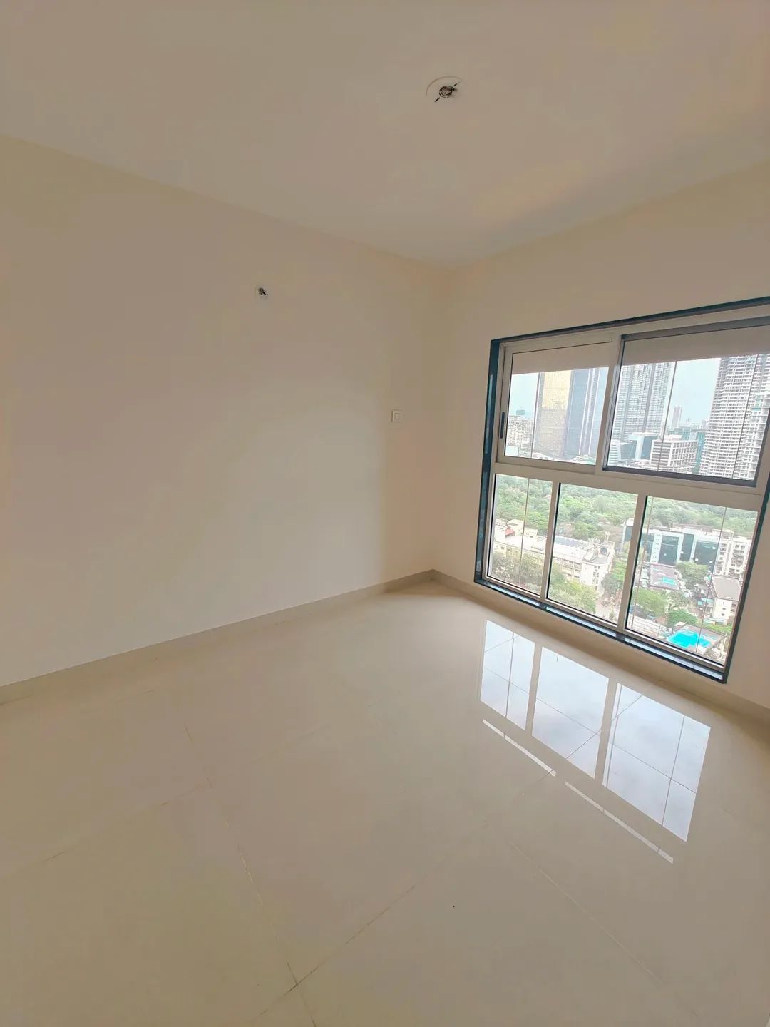2 BHK Apartment For Rent in Tata Housing Tower Bdd ch