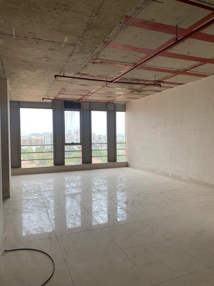 Room, nehrunagar Commercial Office Space 1098 Sq.Ft. In Nehrunagar Ahmedabad 9201308