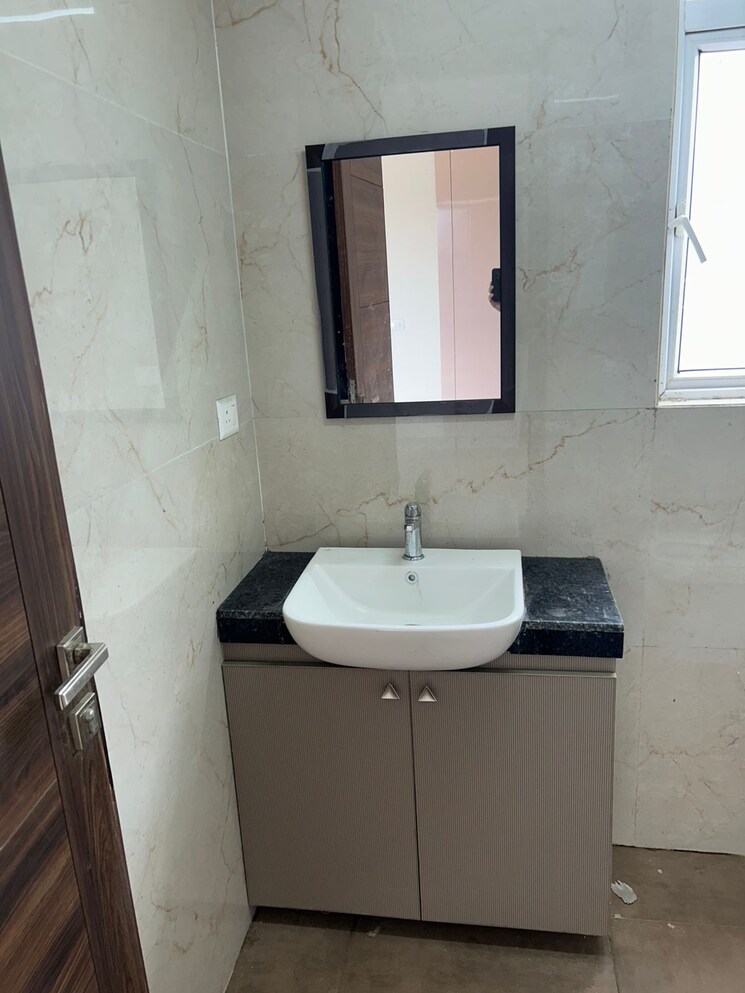 Bathroom, smart-world-gems 2.5 Bedroom 1105 Sq.Ft. Builder Floor In Sector 89 Gurgaon 9201436