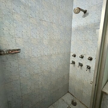 Bathroom in 6+ BHK Independent House at Ansal Plaza Sector-23, Carterpuri Village – for Sale