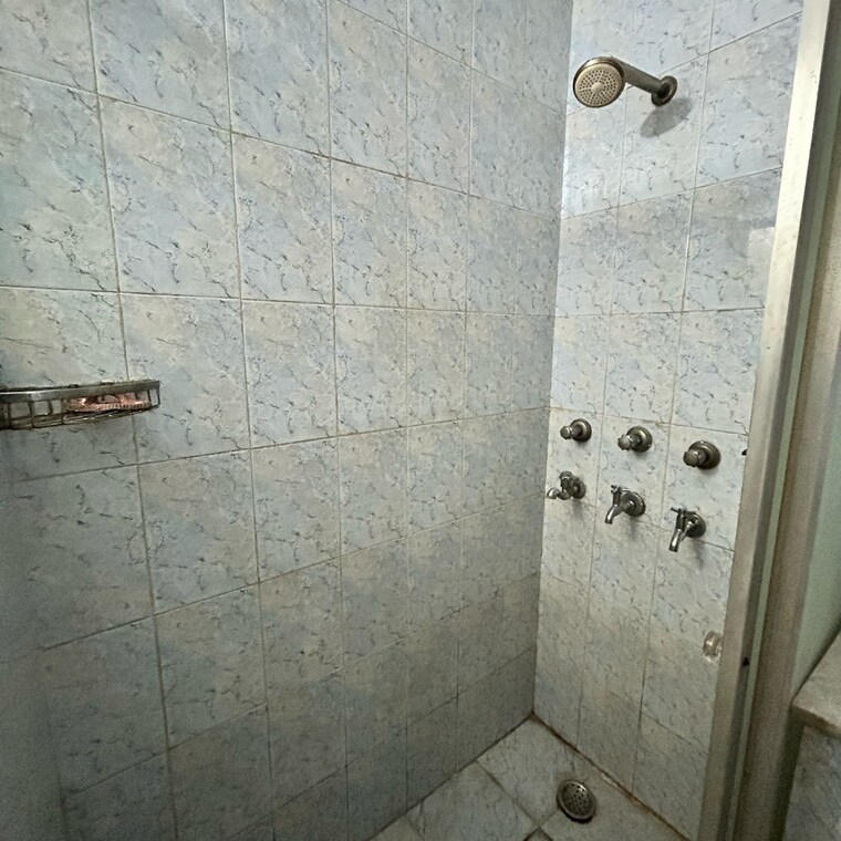 Bathroom, ansal-plaza-sector-23 6+ Bedroom 2367 Sq.Ft. Independent House In Carterpuri Village Gurgaon 9201428