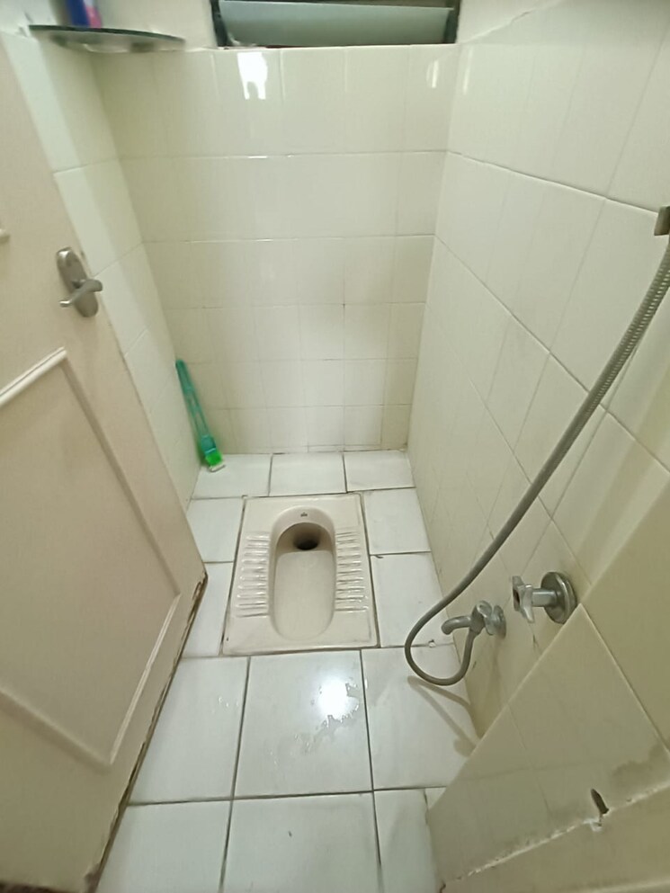 Bathroom, shapoorji-pallonji-joyville-gurgaon 2 Bedroom 1515 Sq.Ft. Apartment In Sector 102 Gurgaon 9201407