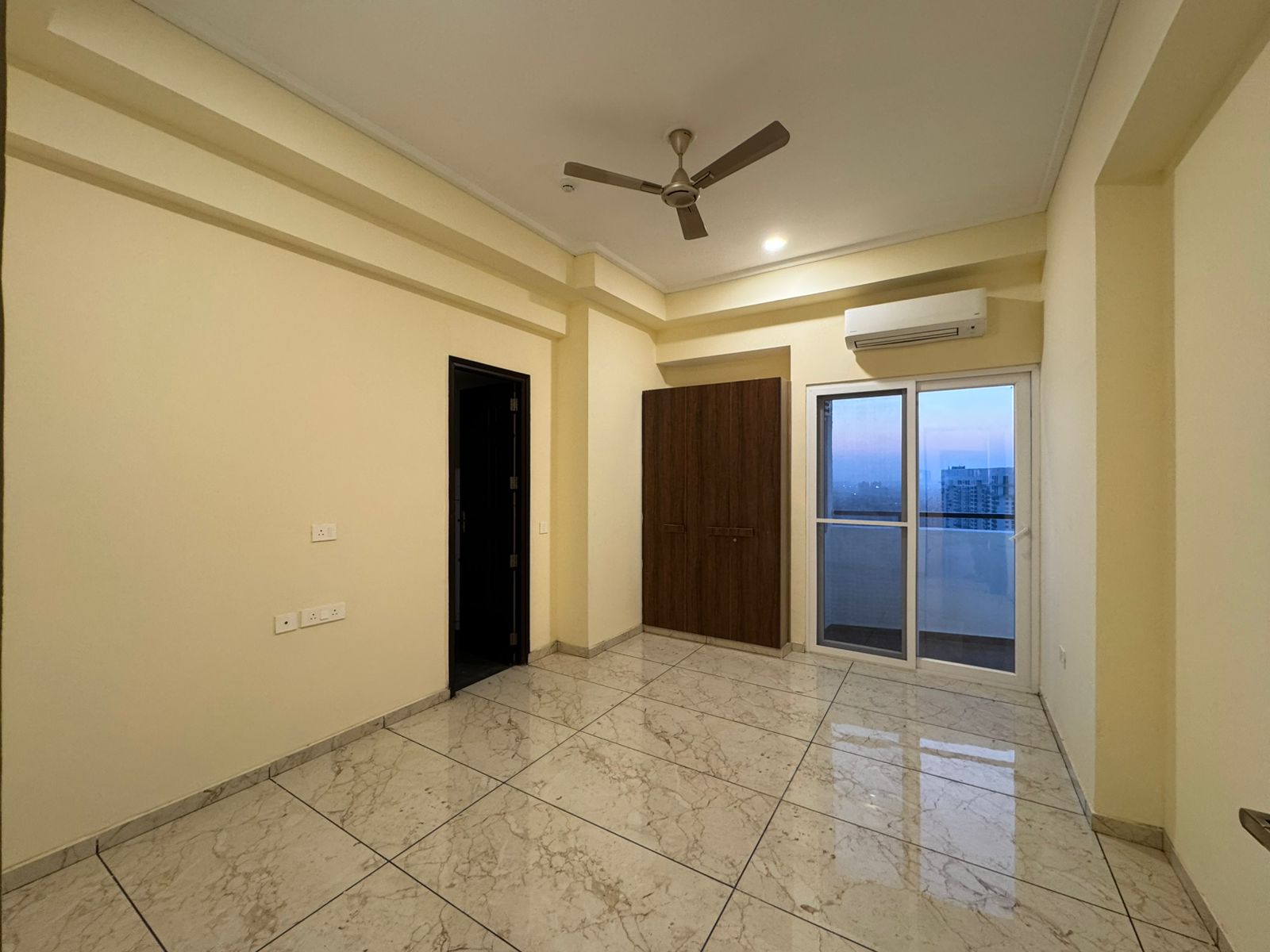 4 BHK + Servant Room 3030 Sq.Ft. Apartment in Dasnac Burj