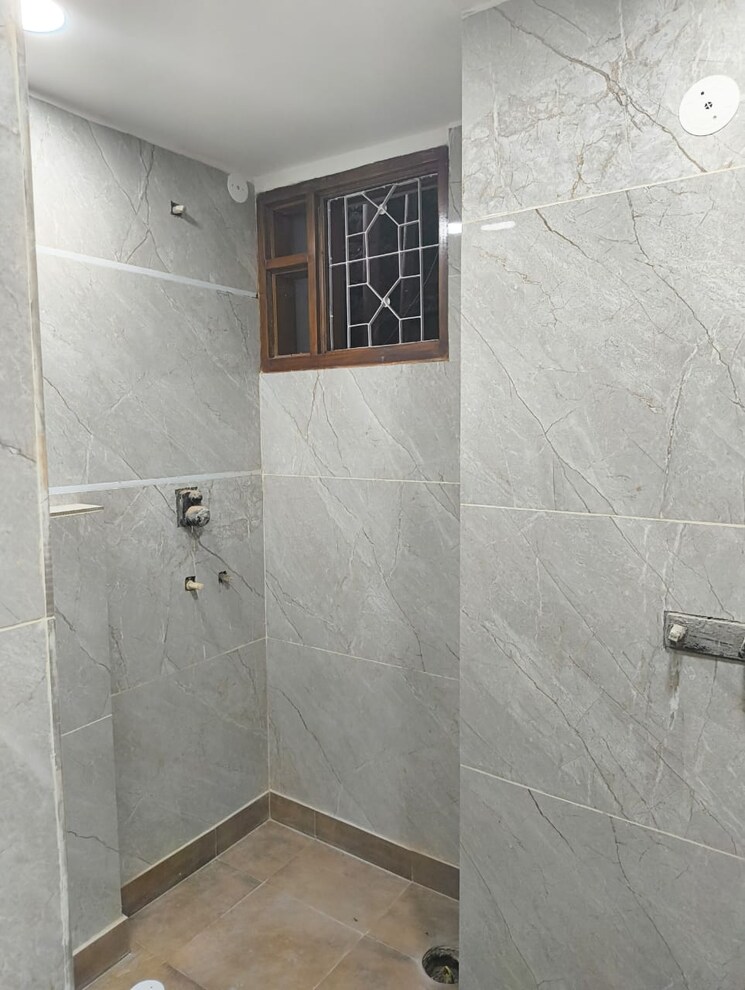 Bathroom, vikas puri 2 Bedroom 75 Sq.Yd. Independent House In Vikas Puri Delhi 9201536