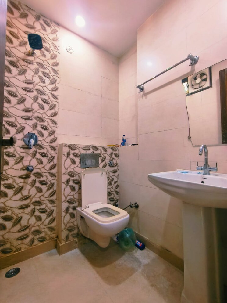 Attached Bathroom, dwarka mor 2 Bedroom 540 Sq.Ft. Builder Floor In Dwarka Mor Delhi 9201513