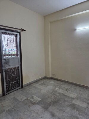 Room in 3 BHK Apartment at Kendriya Vihar Noida, Sector 51 – for Sale