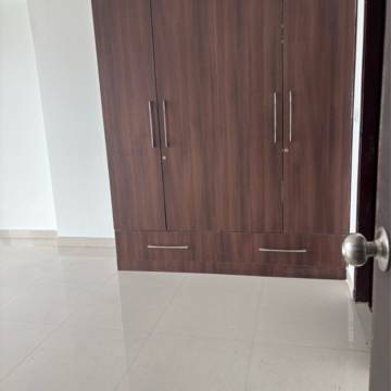 Furnished Amenities in 3 BHK Apartment at Mahagun Mirabella Highrise, Sector 79 – for Rent