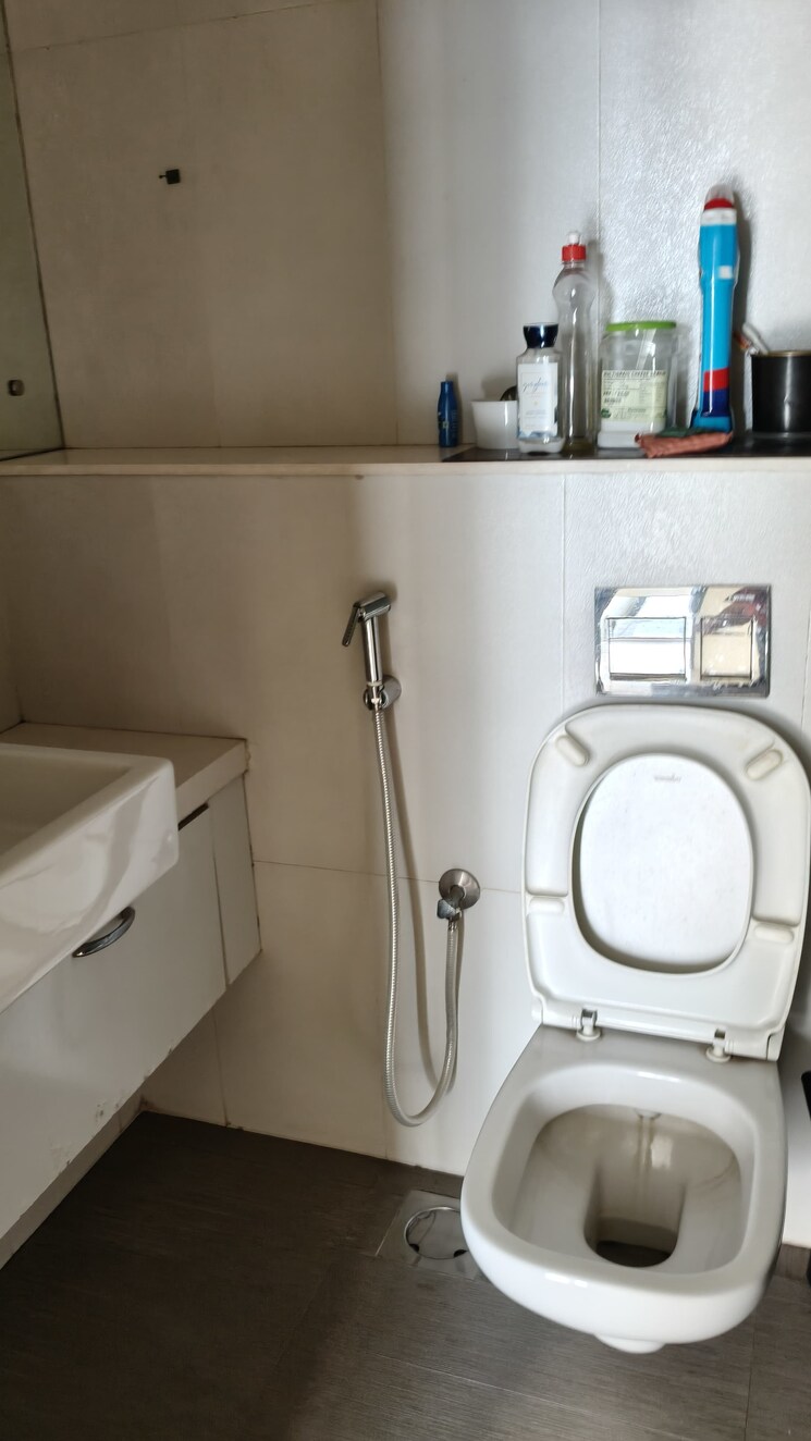Attached Bathroom, rustomjee-elita 3 Bedroom 2000 Sq.Ft. Apartment In Andheri West Mumbai 9201571