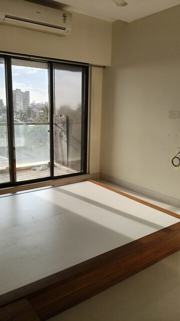Room in 3 BHK Apartment at Rustomjee Elita, Andheri West – for Sale
