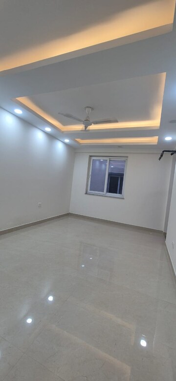 Room in 3 BHK Apartment at Palm Residency Chhatarpur, Chattarpur – for Rent