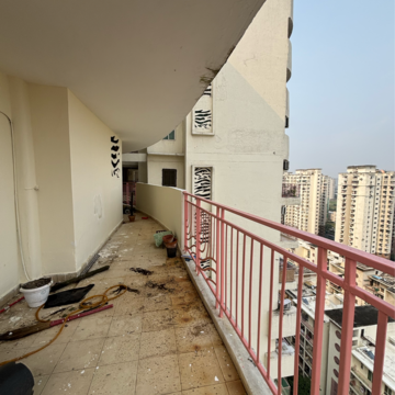 Balcony in 3.5 BHK Apartment at Mahagun Moderne, Sector 78 – for Rent