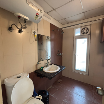 Living Room in 3.5 BHK Apartment at Mahagun Moderne, Sector 78 – for Rent