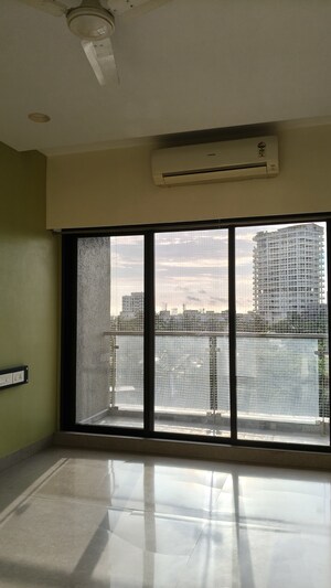 Room in 3 BHK Apartment at Rustomjee Elita, Andheri West – for Sale