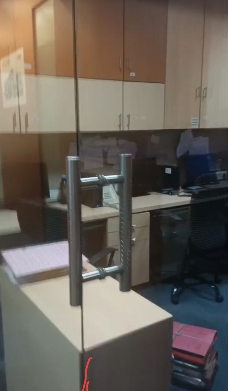 Team Area, vip-plaza Commercial Office Space 1850 Sq.Ft. In Jogeshwari West Mumbai 9201765