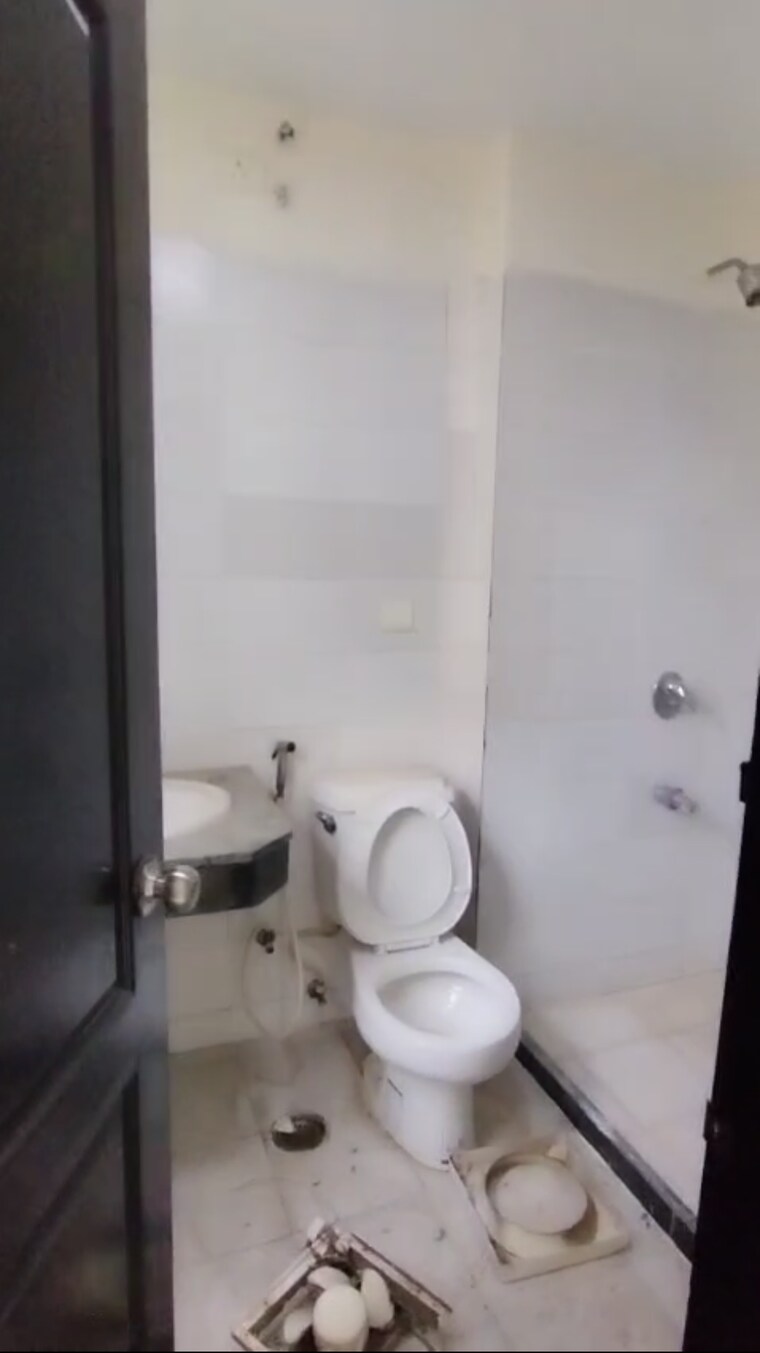 Bathroom, puri-the-pranayam 3 Bedroom 1857 Sq.Ft. Apartment In Sector 82 Faridabad 9201837