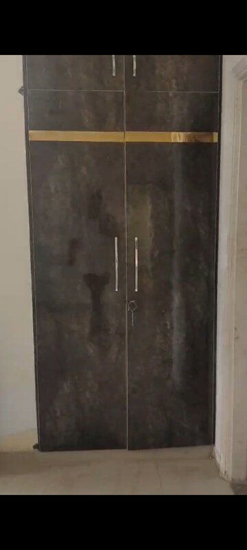 Furnished Amenities in 3 BHK Apartment at Omaxe New Heights, Sector 78 – for Rent