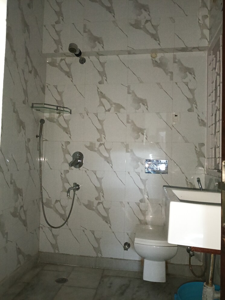 Bathroom, east of kailash 2 Bedroom 1600 Sq.Ft. Builder Floor In East Of Kailash Delhi 9201844