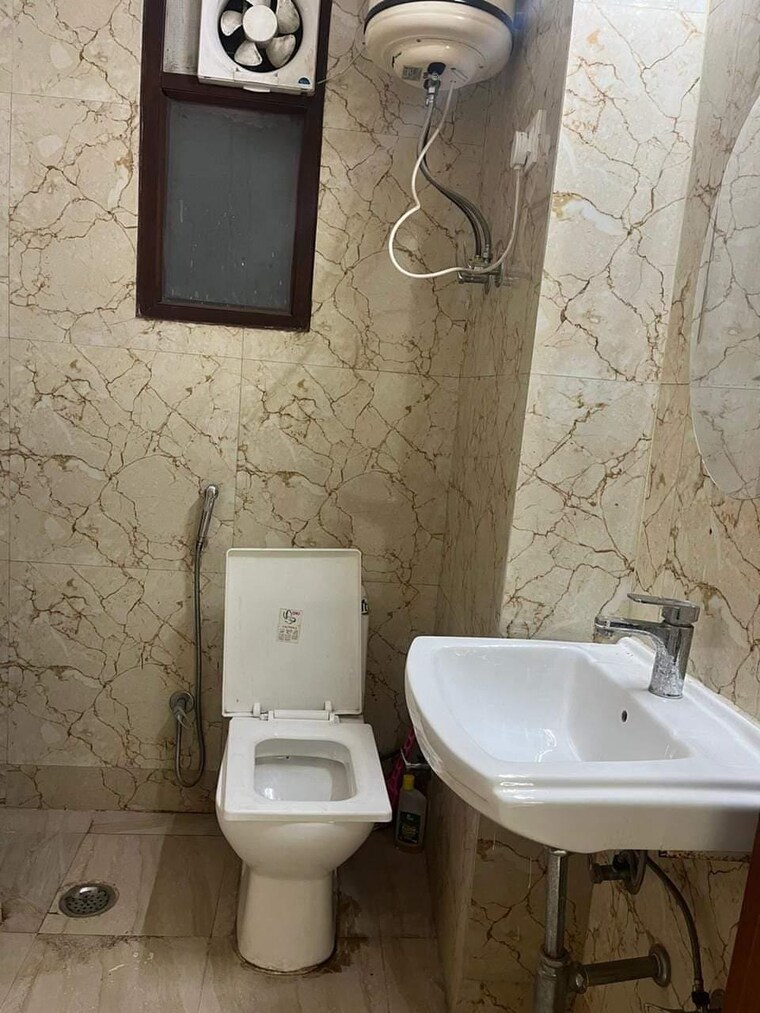 Bathroom, neb sarai 2 Bedroom 800 Sq.Ft. Builder Floor In Neb Sarai Delhi 9201872