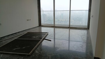 Room in 4 BHK Apartment at Worli – for Rent