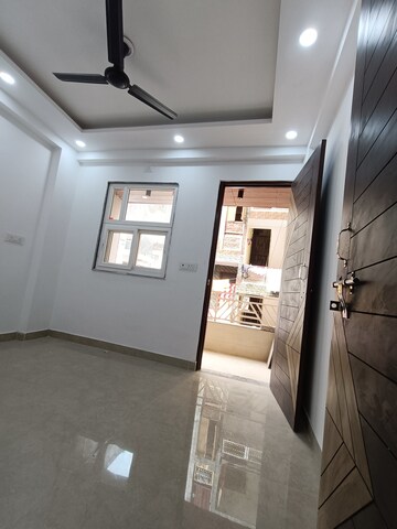 Bathroom in 4 BHK Apartment at Lodha The Park Side, Worli – for Sale