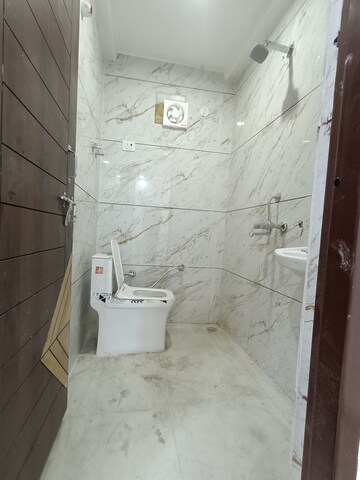 Bathroom in 4 BHK Apartment at Lodha The Park Side, Worli – for Sale