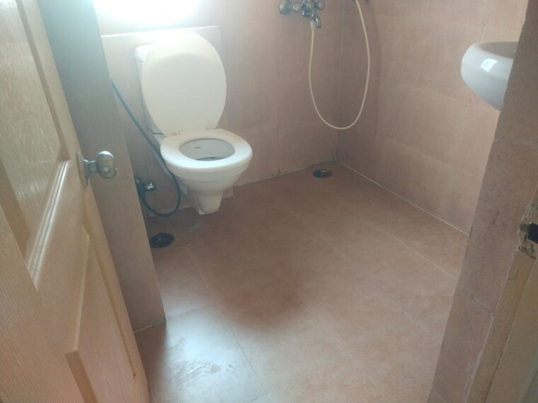 Bathroom, paras-tierea 1 Bedroom 450 Sq.Ft. Apartment In Sector 137 Noida 9201899