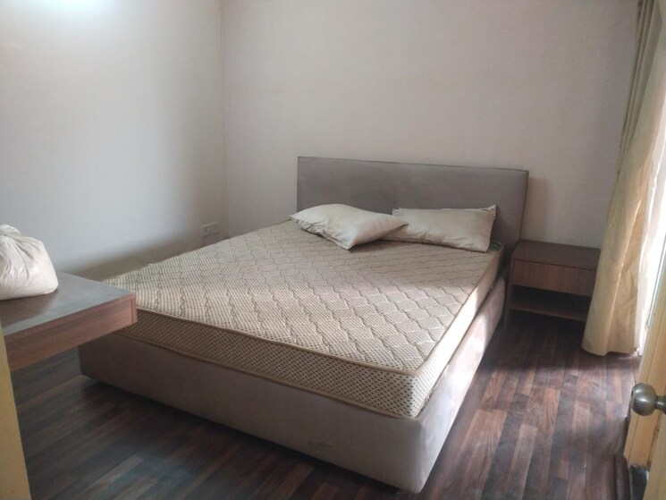 Bedroom, paras-tierea 1 Bedroom 450 Sq.Ft. Apartment In Sector 137 Noida 9201899