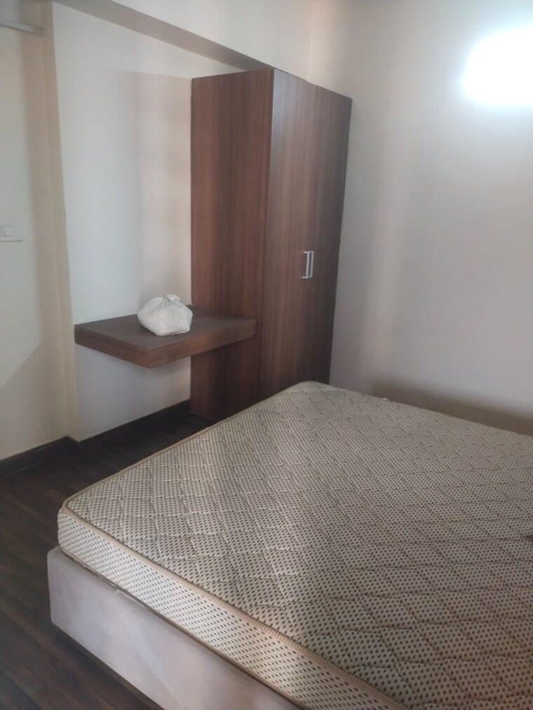 Bedroom, paras-tierea 1 Bedroom 450 Sq.Ft. Apartment In Sector 137 Noida 9201899