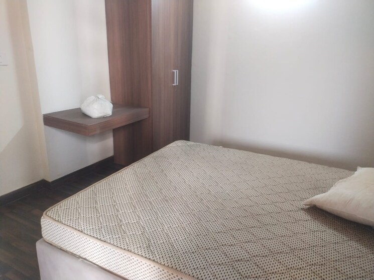 Bedroom, paras-tierea 1 Bedroom 450 Sq.Ft. Apartment In Sector 137 Noida 9201899
