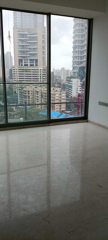 Room in 4 BHK Apartment at Rustomjee Crown, Prabhadevi – for Rent