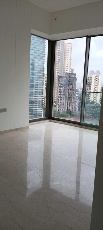 Room in 4 BHK Apartment at Rustomjee Crown, Prabhadevi – for Rent