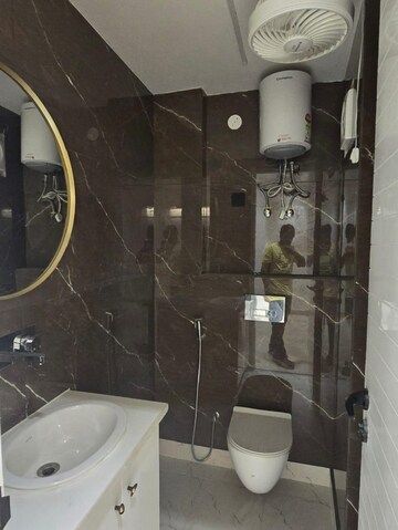 Bathroom in 2.5 BHK Apartment at Jagriti Enclave – for Rent