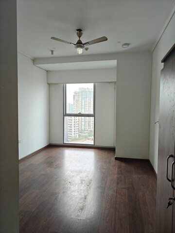Room in 4 BHK Apartment at Bombay Realty Island City Centre II, Dadar East – for Rent