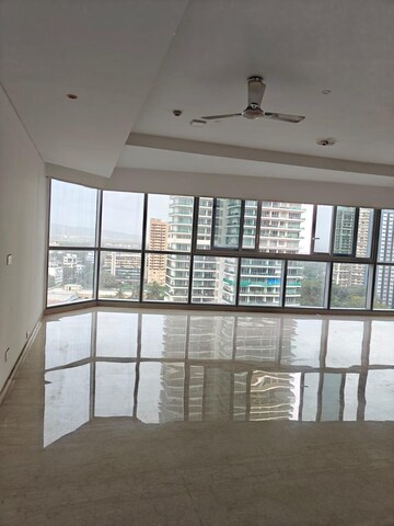 Room in 4 BHK Apartment at Bombay Realty Island City Centre II, Dadar East – for Rent