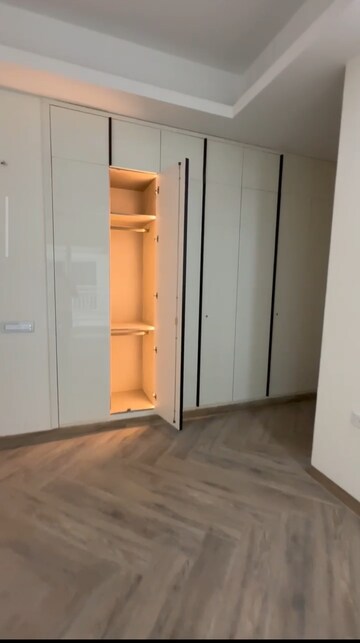 Room in 4 BHK Apartment at Uchdpl Veridia Oakwood Enclave, Wave City – for Rent