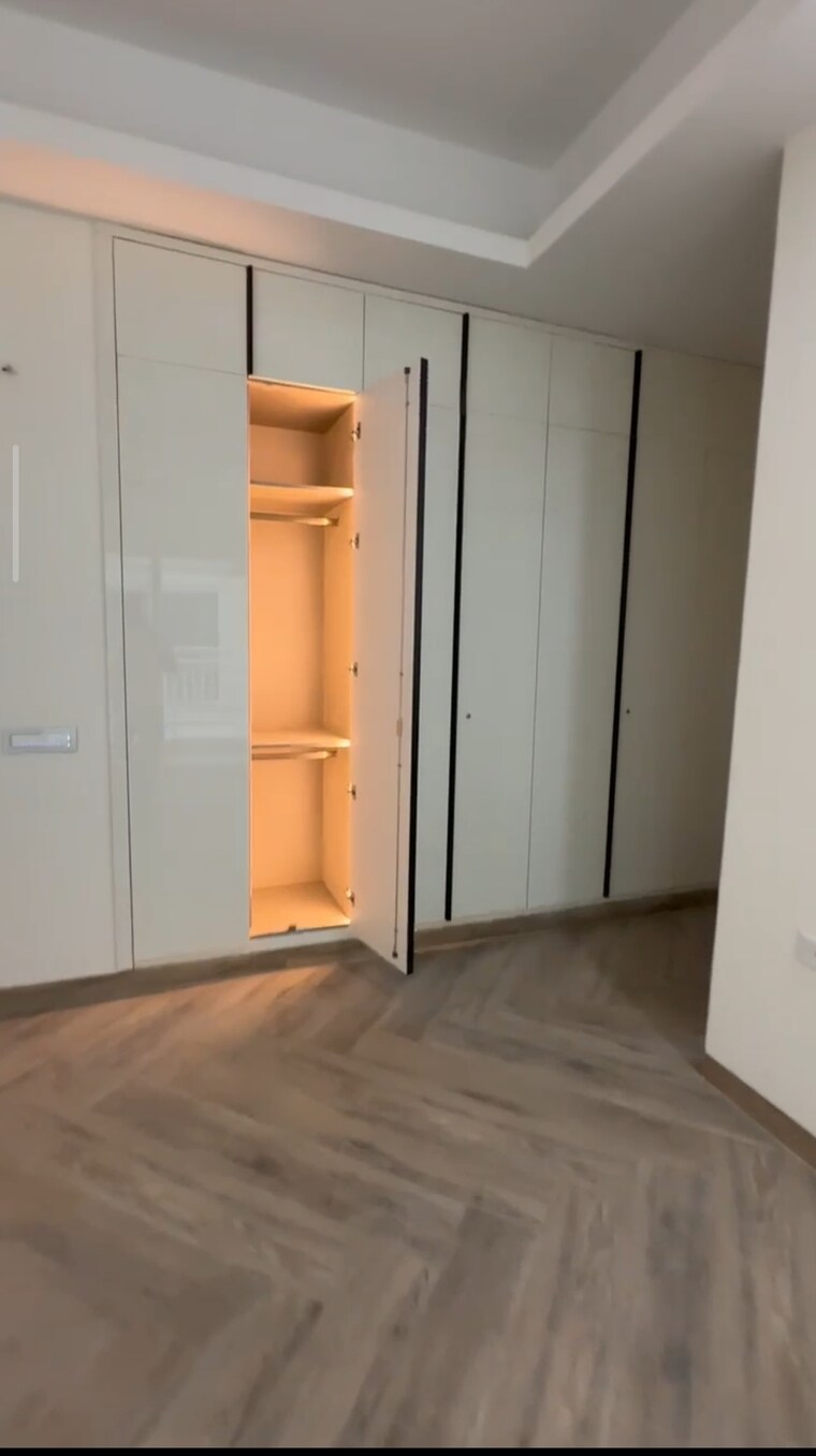 Room, uchdpl-veridia-oakwood-enclave 4 Bedroom 2385 Sq.Ft. Apartment In Wave City Ghaziabad 9202028