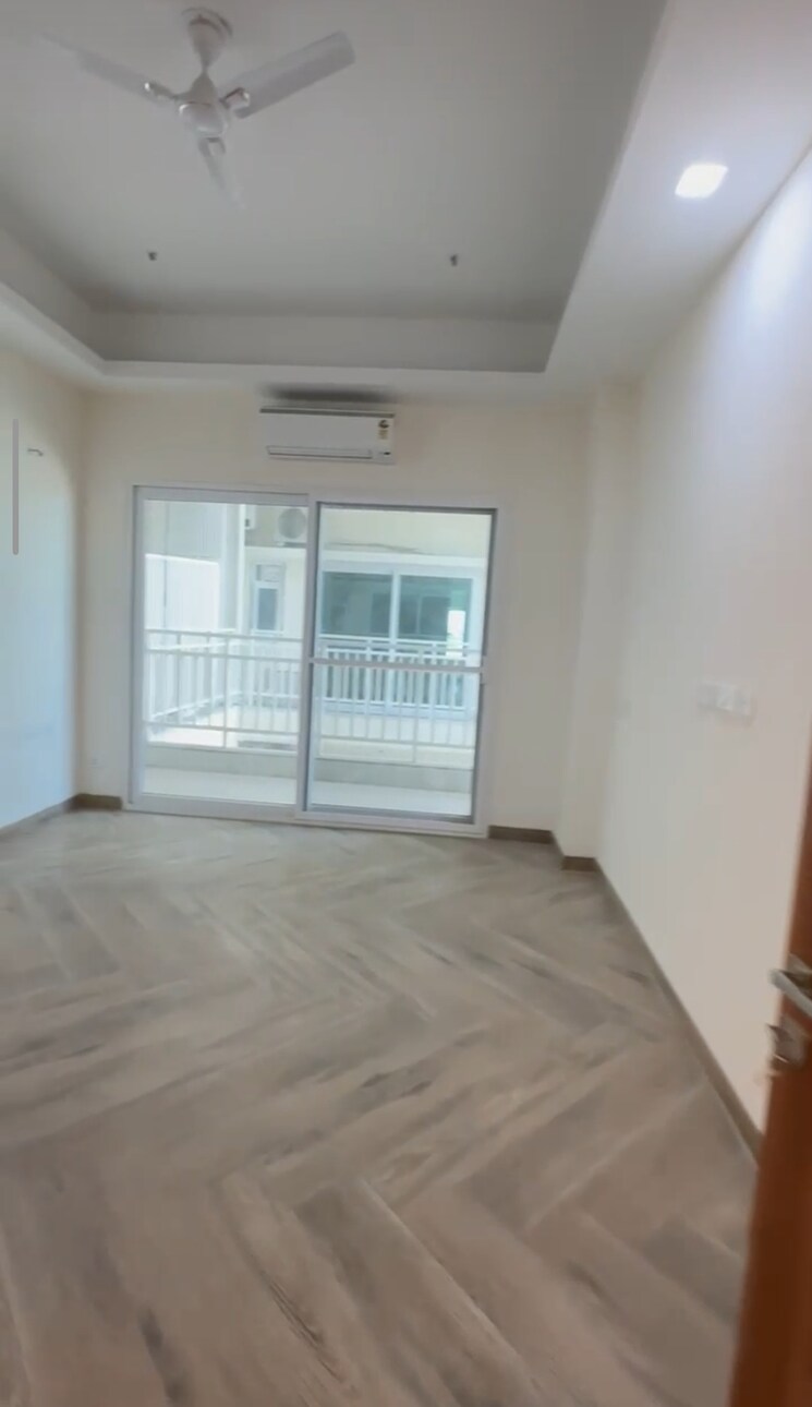 Room, uchdpl-veridia-oakwood-enclave 4 Bedroom 2385 Sq.Ft. Apartment In Wave City Ghaziabad 9202028