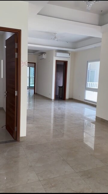 Room in 4 BHK Apartment at Uchdpl Veridia Oakwood Enclave, Wave City – for Rent