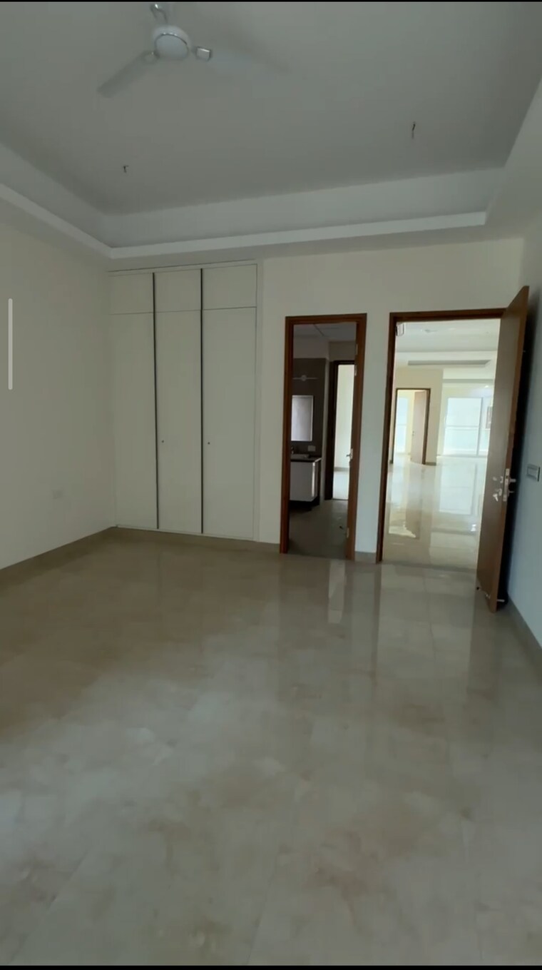 Room, uchdpl-veridia-oakwood-enclave 4 Bedroom 2385 Sq.Ft. Apartment In Wave City Ghaziabad 9202028