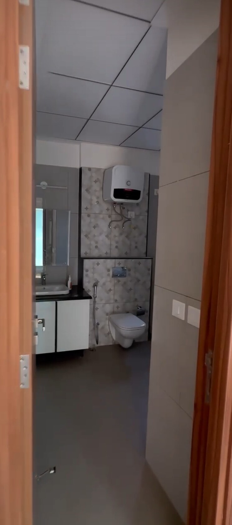 Bathroom, uchdpl-veridia-oakwood-enclave 4 Bedroom 2385 Sq.Ft. Apartment In Wave City Ghaziabad 9202028