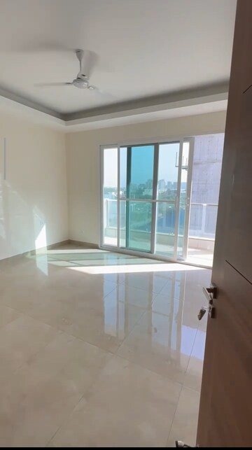 Room in 4 BHK Apartment at Uchdpl Veridia Oakwood Enclave, Wave City – for Rent