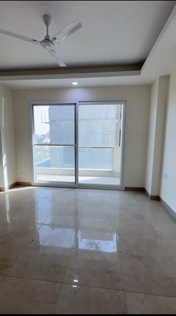 Room in 4 BHK Apartment at Uchdpl Veridia Oakwood Enclave, Wave City – for Rent