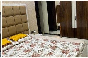 Bedroom in 2 BHK Apartment at Cliff Tower, Andheri West – for Sale