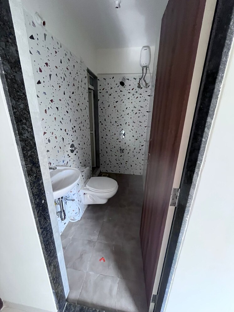 Bathroom, raunak-residency-thane 1 Bedroom 367 Sq.Ft. Apartment In Pokhran Road No One Thane 9202100