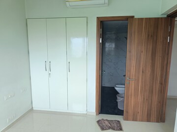 Furnished Amenities in 1.5 BHK Apartment at Kalpataru The Sunrise, Kolshet Road – for Rent