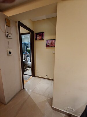 Room in 2 BHK Apartment at Vakola – for Rent