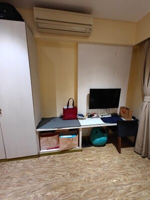 Bedroom in 2 BHK Apartment at Vakola – for Rent