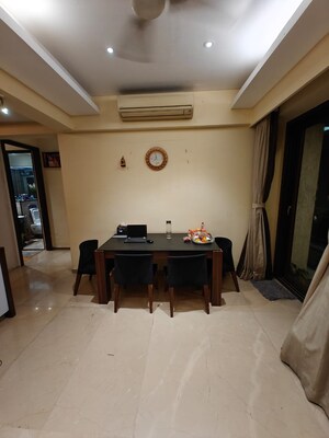 Team Area in 2 BHK Apartment at Vakola – for Rent